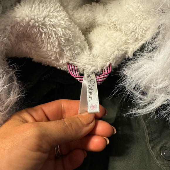 Girls Green fur lined hooded jacket 10/12 - Picture 4 of 6